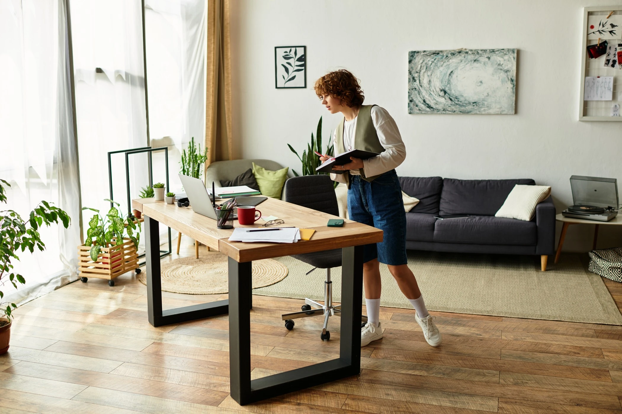 A Work Table That Blends Functionality with Modern Design