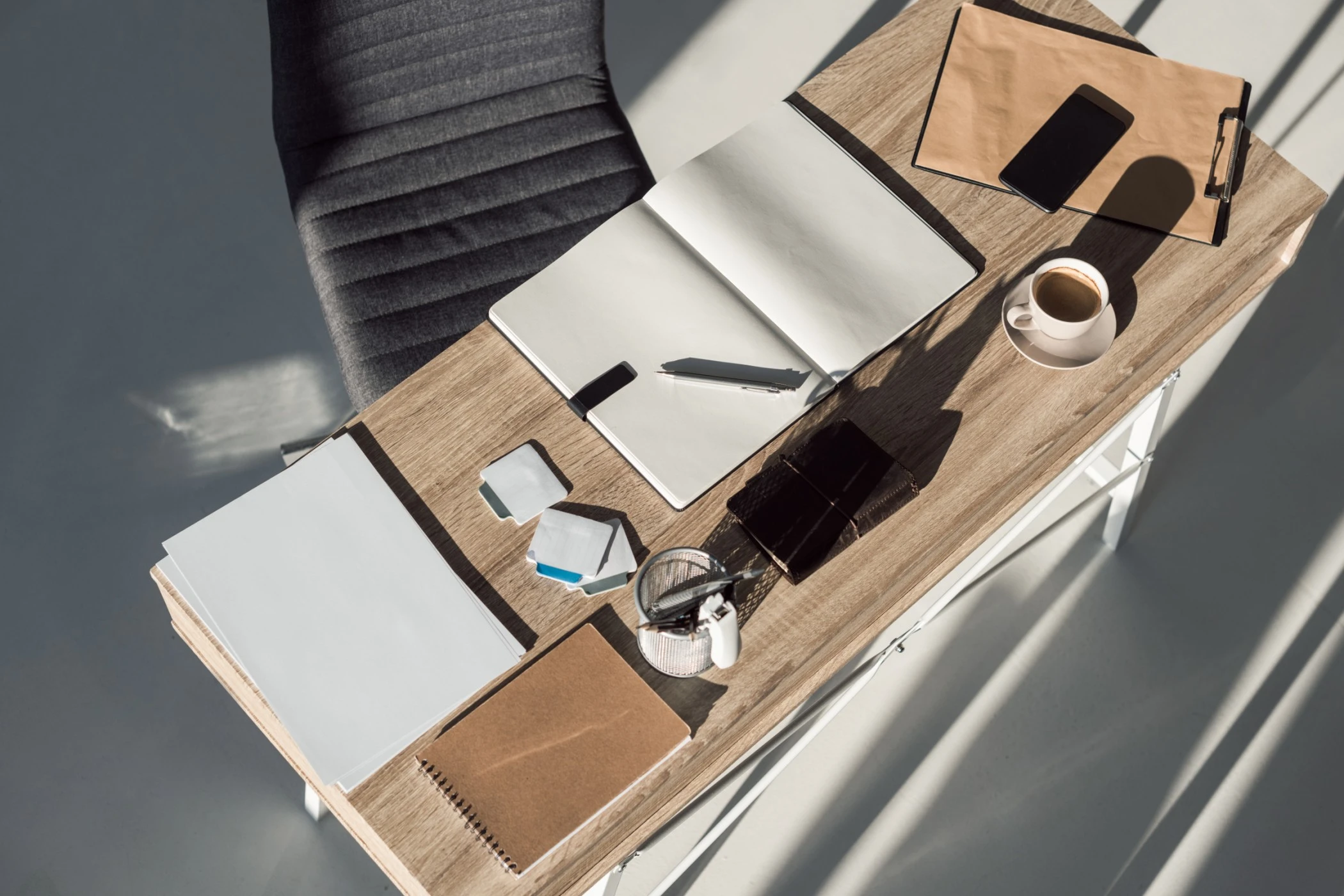 Smart Solutions: A Desk with Storage That Organizes and Inspires
